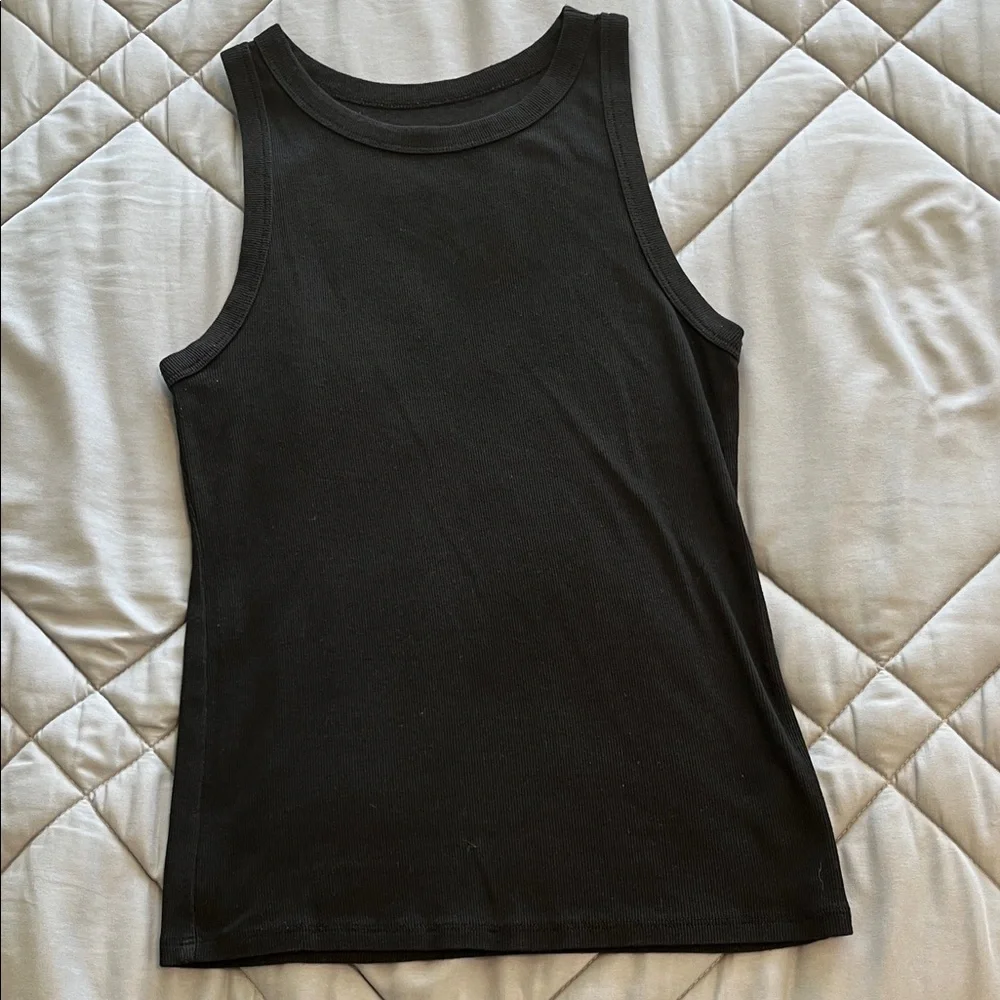 Lot of a new day layering tanks - Picture 3 of 15